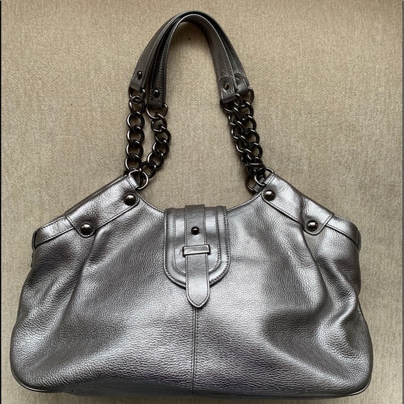 Kenneth Cole Handbags - 🎉HP! 🤩 EUC: Kenneth Cole silver handbag